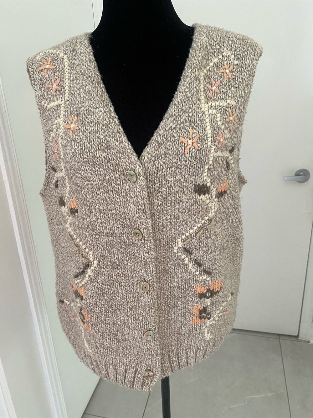 Neutral Beige Knit Wool Blend Button-Front Sweater Vest w Embroidery Size Large